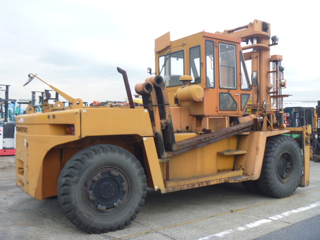 Xe nâng hàng 20 tấn Komatsu FD200-4 1984